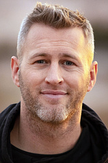 picture of actor Matthew Ninaber