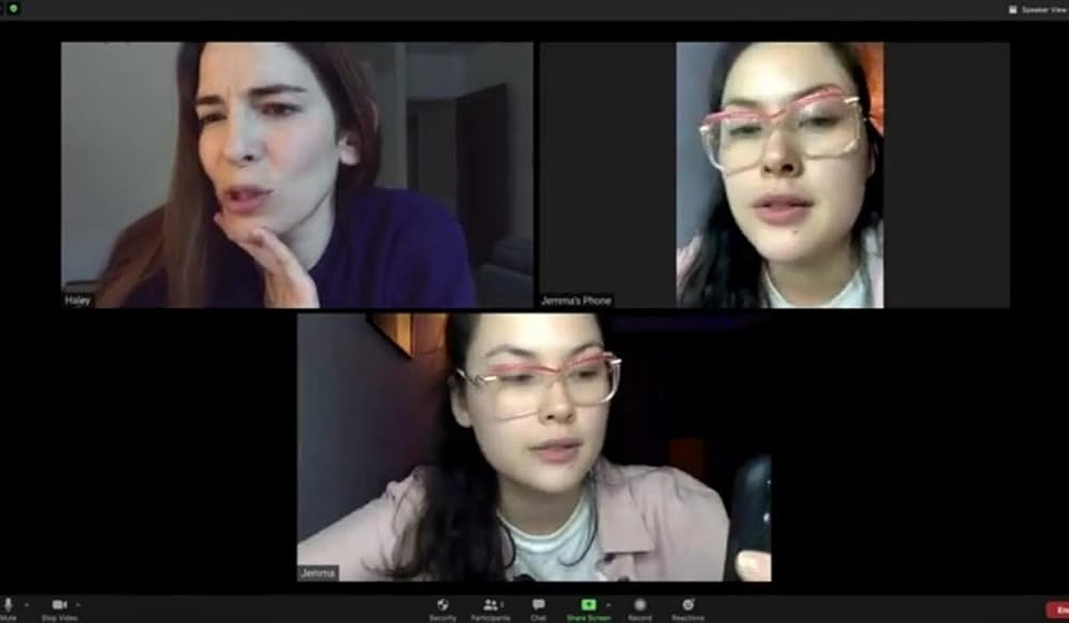 Jemma Moore y Haley Bishop en host