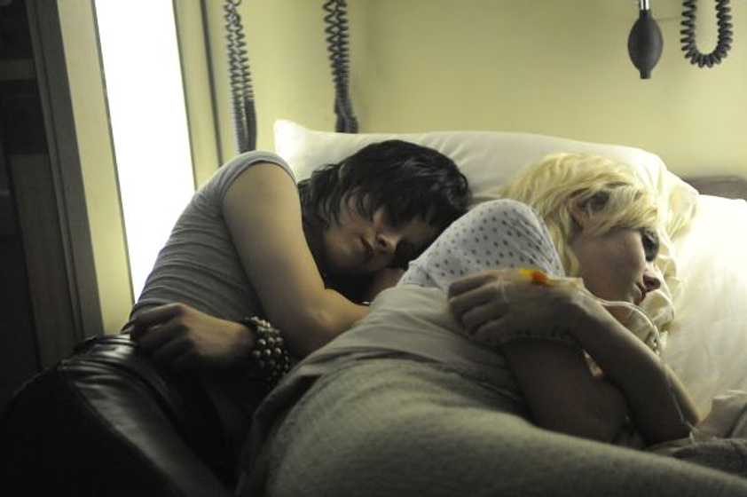 Dakota Fanning y Kristen Stewart en The Runaways