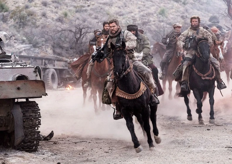 Chris Hemsworth en 12-valientes
