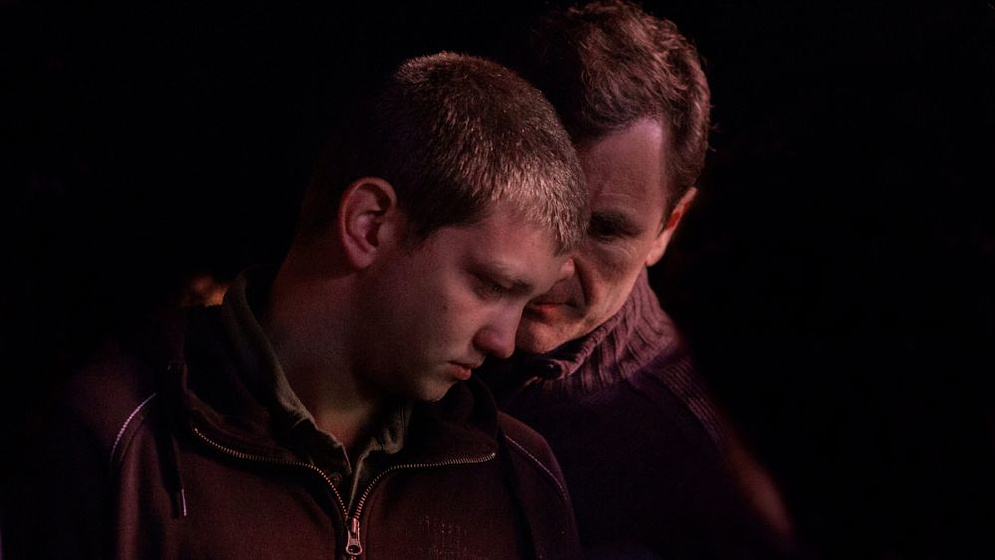 Álex Brendemühl y Anthony Bajon en El Creyente