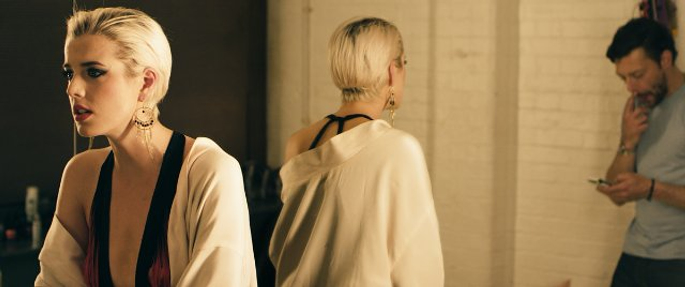 Richard Coyle y Agyness Deyn en Pusher