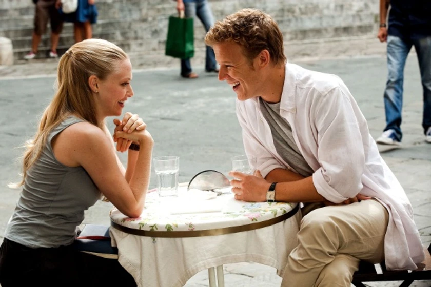 Amanda Seyfried y Christopher Egan en cartas-a-julieta