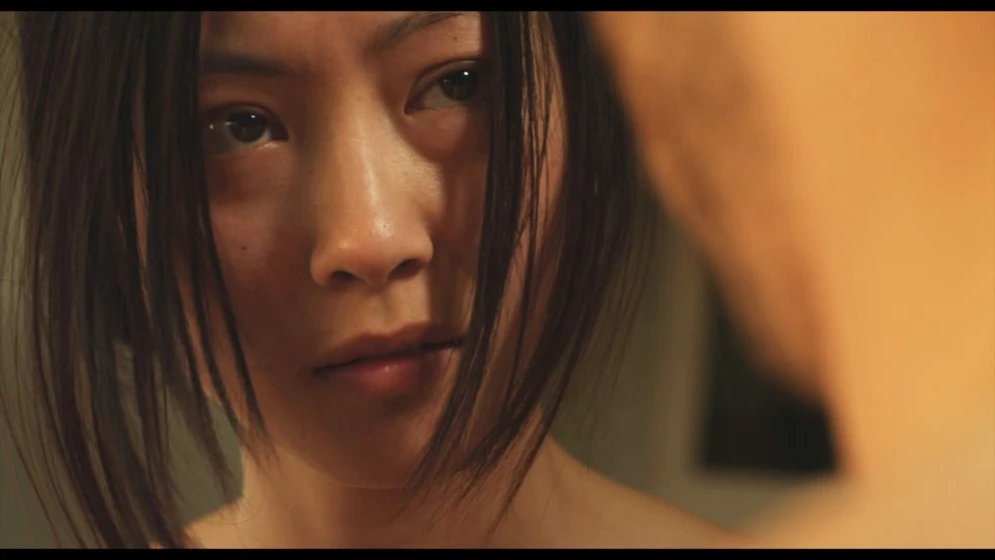 Corinne Yam en love-and-bruises