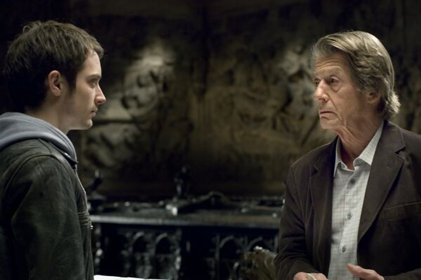 John Hurt y Elijah Wood en Los crímenes de Oxford