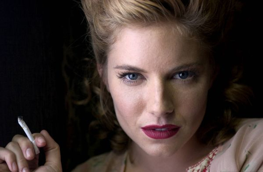 Sienna Miller en En el límite del amor