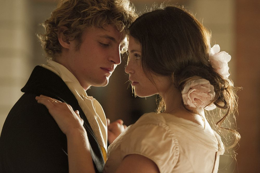 Gemma Arterton y Niels Schneider en Primavera en Normandia