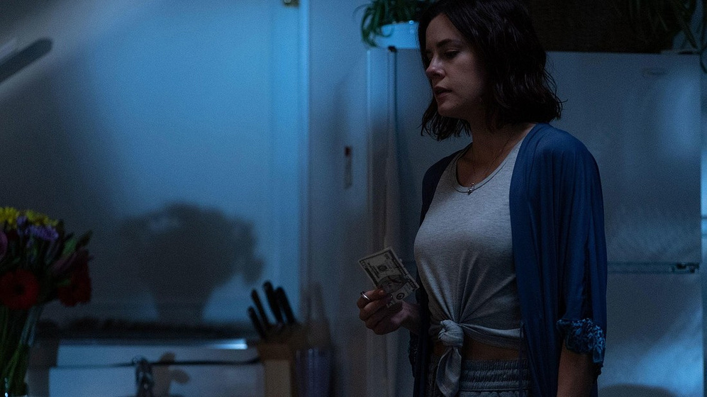 Chelsea Hobbs en Un Desconocido en tu Casa