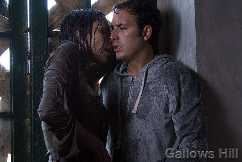 Carolina Guerra y Sebastian Martínez en The Damned