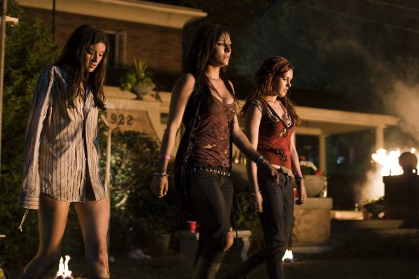 Briana Evigan, Rumer Willis y Caroline D'Amore en Hermandad de Sangre
