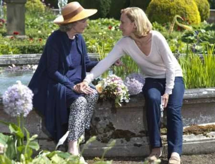 Eileen Atkins y Eleonore Weisgerber en sombras-del-amor