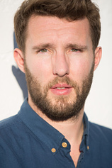 picture of actor Charlie Hewson