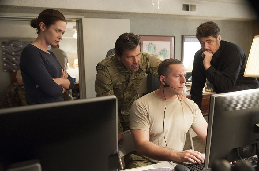 Josh Brolin, Benicio Del Toro y Emily Blunt en Sicario