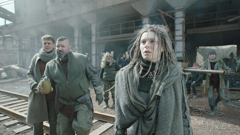 Vilen Babichev, Milos Bikovic y Polina Kuzminskaya en coma-2020