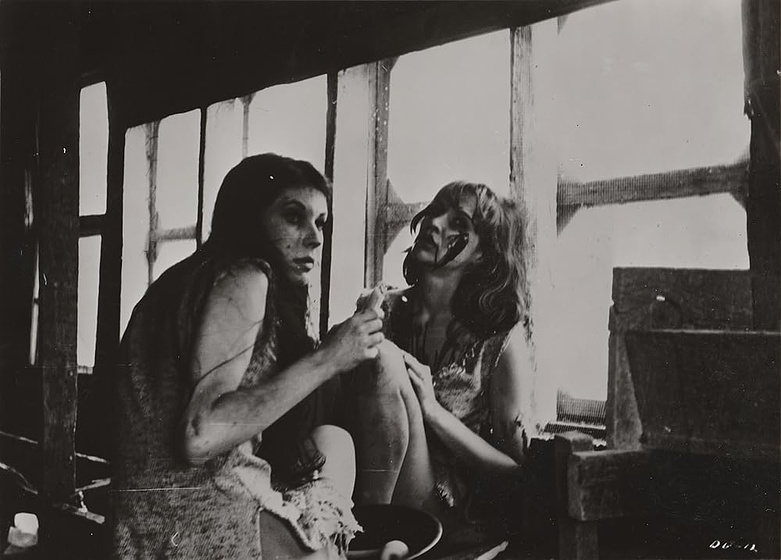 Anne Linden y Hope Stansbury en The Degenerates