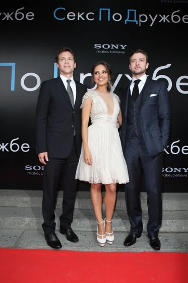 Justin Timberlake, Mila Kunis y Will Gluck en con-derecho-a-roce (Premiere en Moscú. Julio 2011)