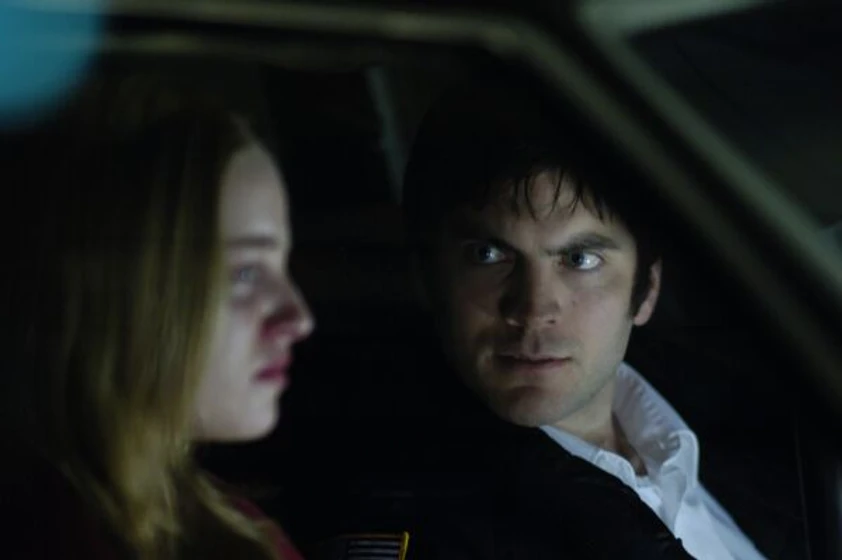 Wes Bentley y Rachel Nichols en parking-2
