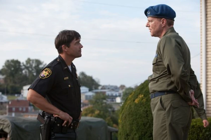 Noah Emmerich y Kyle Chandler en super-8