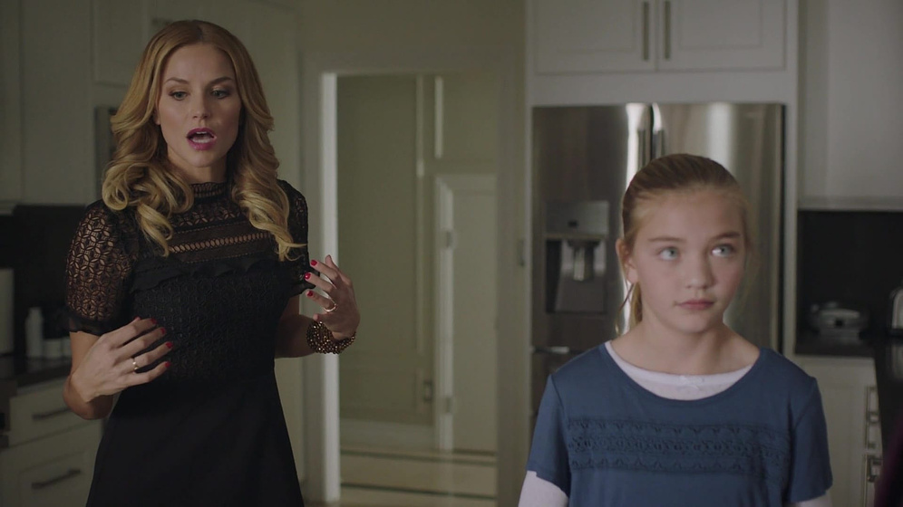 Briana Evigan y Sophie Guest en La Niñera Perfecta