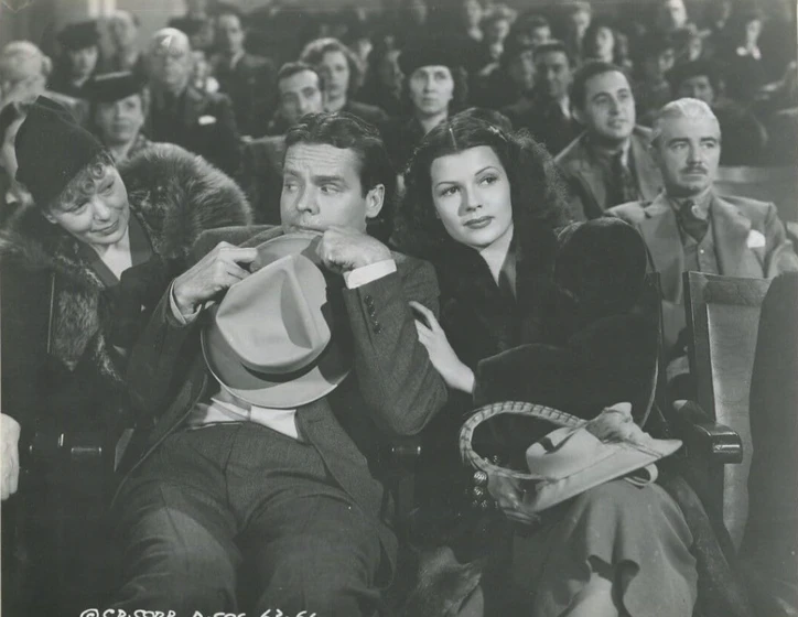 Rita Hayworth y Arthur Lake en blondie-on-a-budget