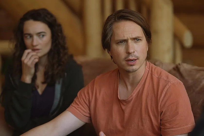 Kelley Mack y Joe Thomas en universal