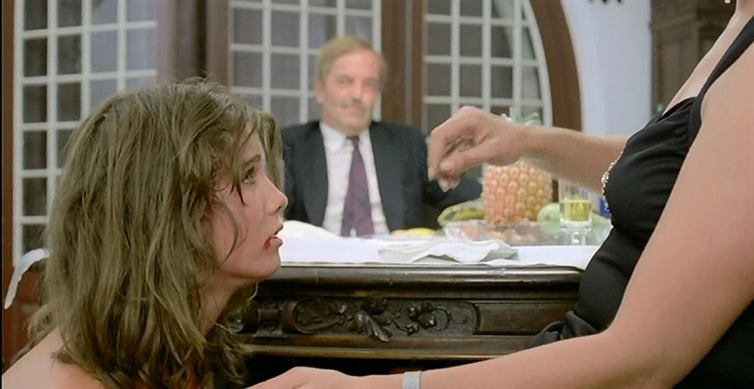 Susan Hemingway en Women in Cellblock 9