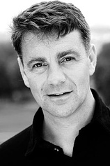 picture of actor Alexander Hanson