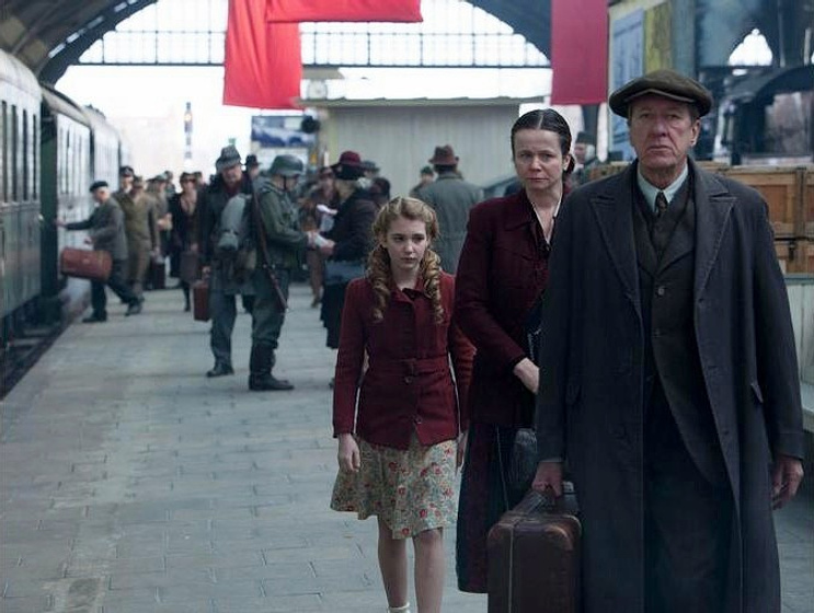 Geoffrey Rush, Emily Watson y Sophie Nélisse en La Ladrona de Libros