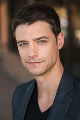 picture of actor Joshua Snyder