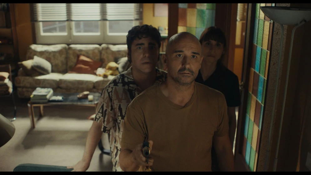 Alain Hernández y José Troncoso en una-pistola-una-bala-y-un-oso-panda
