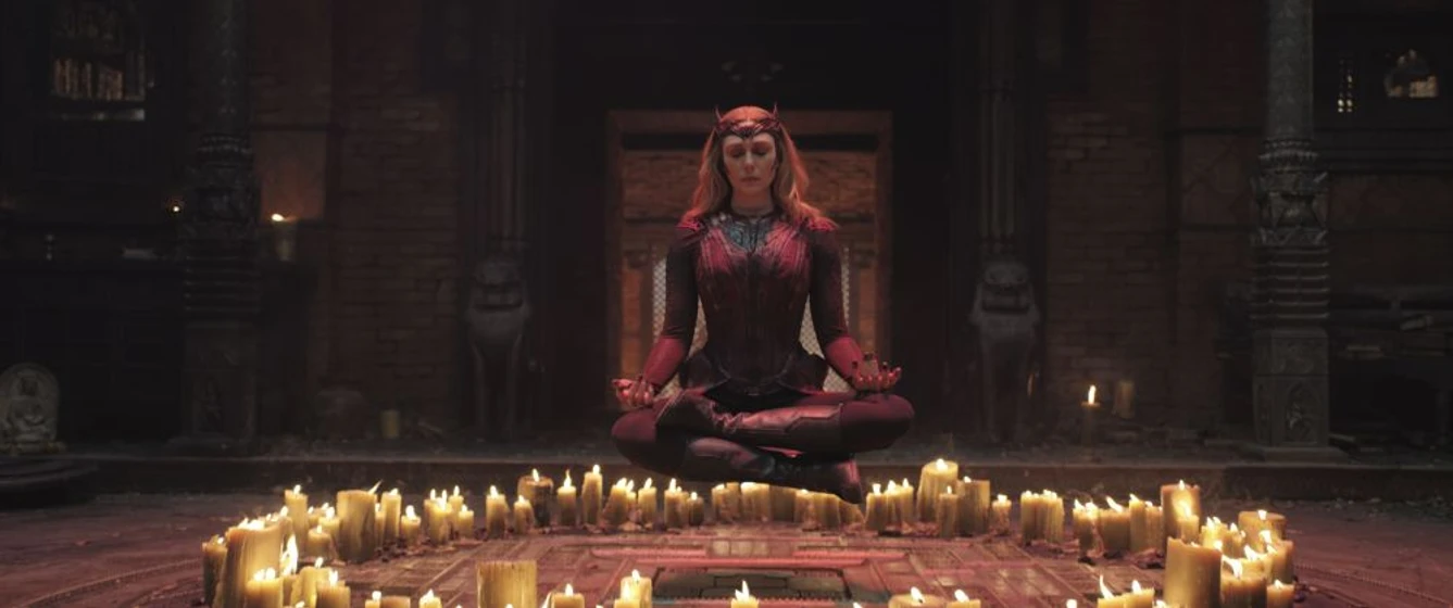 Elizabeth Olsen en doctor-strange-en-el-multiverso-de-la-locura