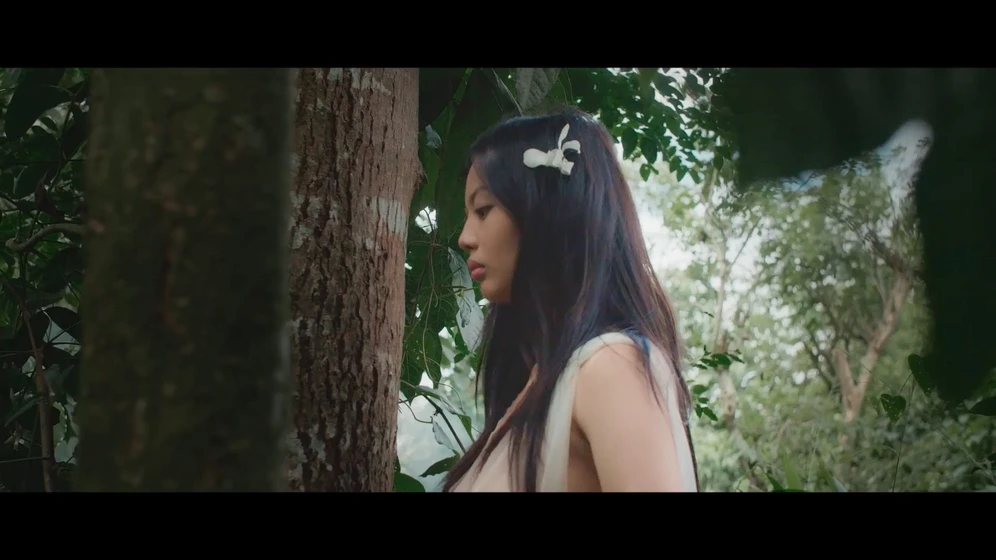 Angeli Khang en virgin-forest
