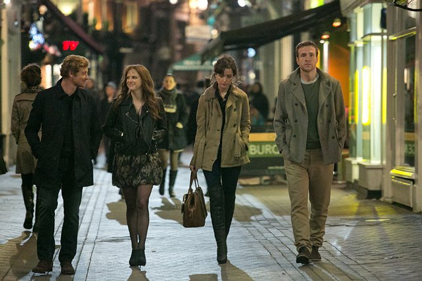 Anna Faris, Simon Baker, Rose Byrne y Rafe Spall en Les doy un Año