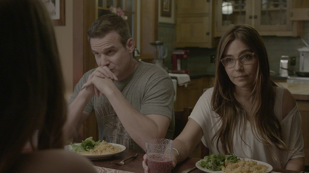 Vanessa Marcil y Eddie McClintock en Un Intruso en mi Familia