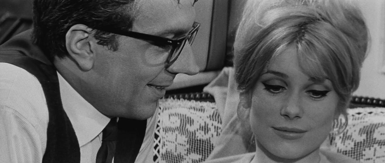 Catherine Deneuve en Las Más Famosas Estafas del Mundo