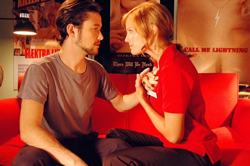 Joseph Gordon-Levitt y Malin Akerman en elektra-luxx