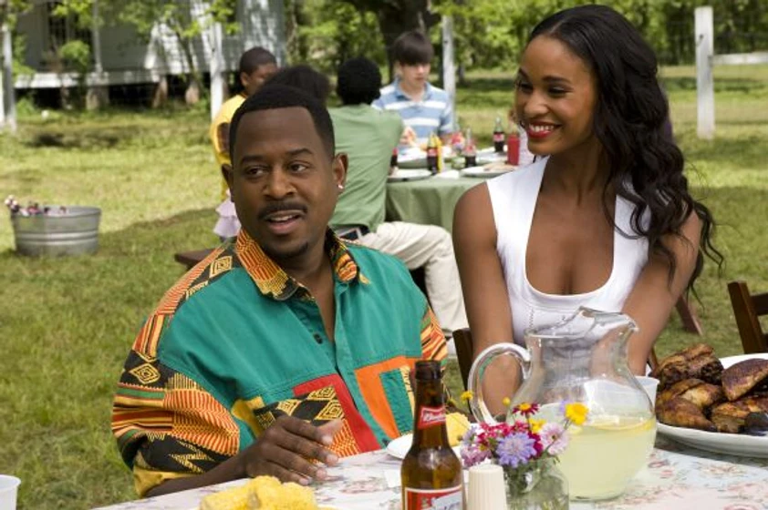 Joy Bryant y Martin Lawrence en bienvenido-a-casa-roscoe-jenkins