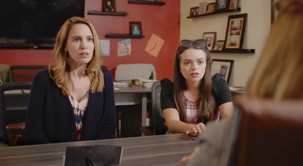 Christy Carlson Romano y Taylor Castro en la-asesina-de-suenos