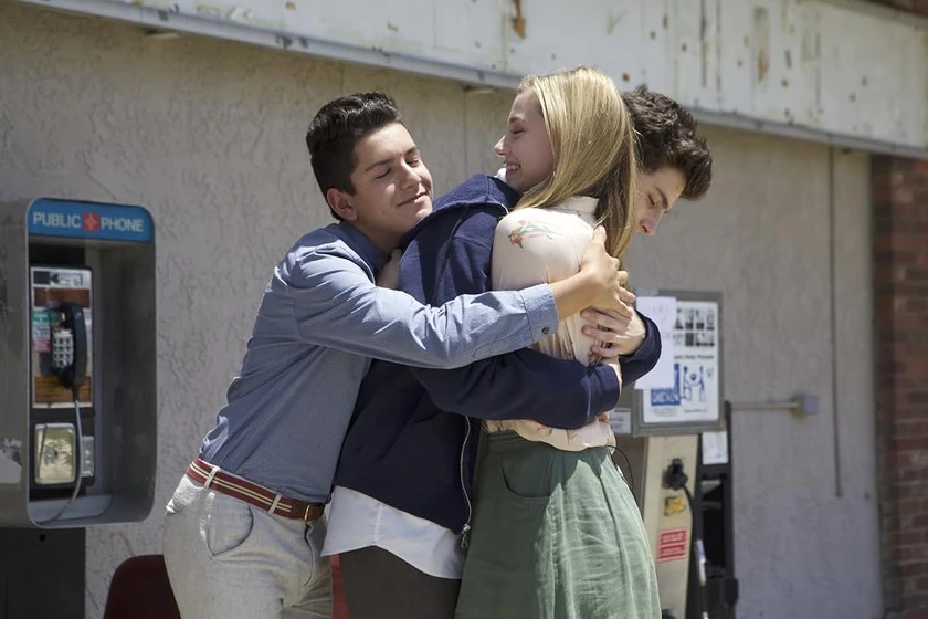 Timothée Chalamet, Lili Reinhart y Anthony Quintal en miss-stevens
