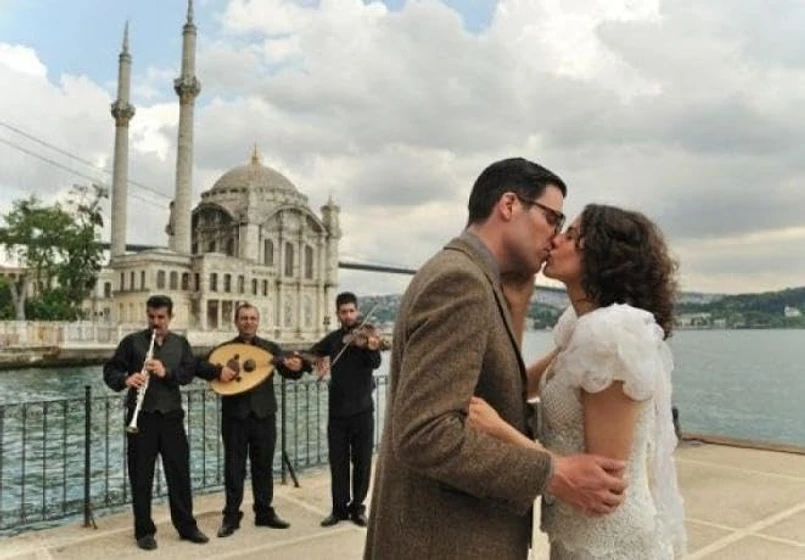 Imagen de beso-de-amor-en-el-bosforo