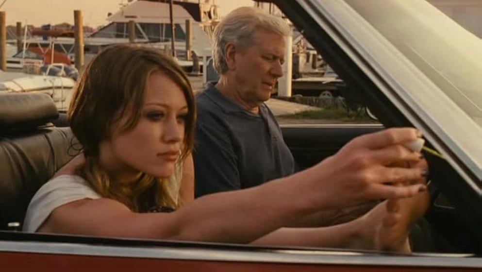 Michael Murphy [I] y Hilary Duff en according-to-greta