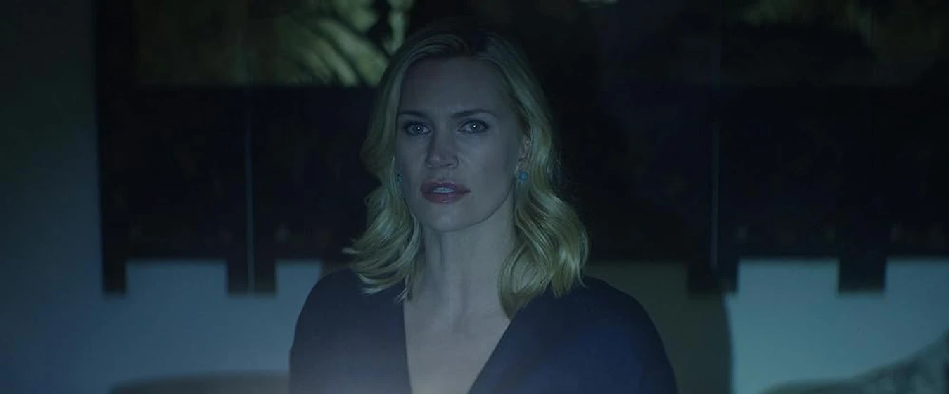 Natasha Henstridge en the-black-room-2017