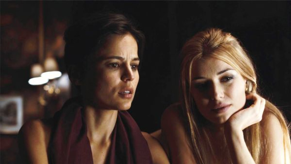 Elena Anaya y Natasha Yarovenko en Habitación en Roma
