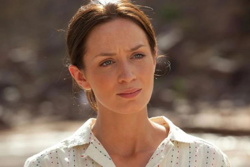 Emily Blunt en la-pesca-del-salmon-en-yemen