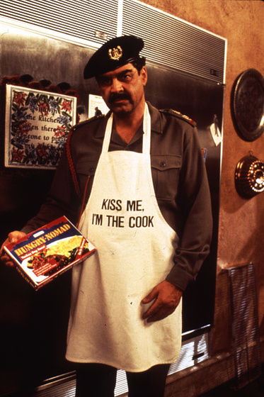 Jerry Haleva en Hot Shots 2