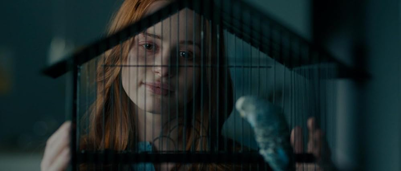 Madelaine Petsch en sightless