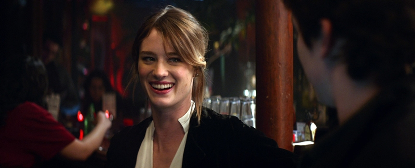 Mackenzie Davis en That Awkward Moment