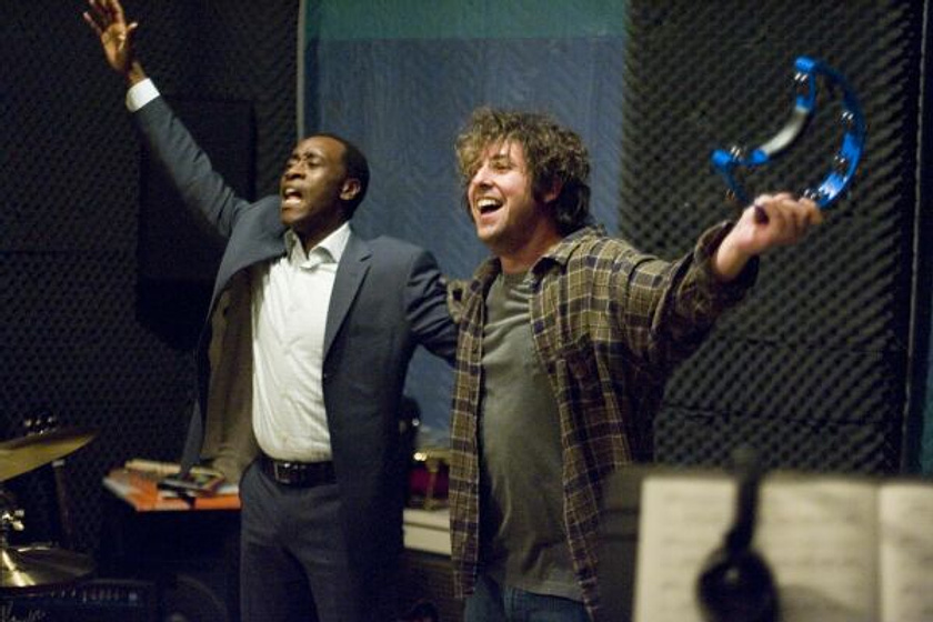 Don Cheadle y Adam Sandler en En Algún Lugar de la Memoria