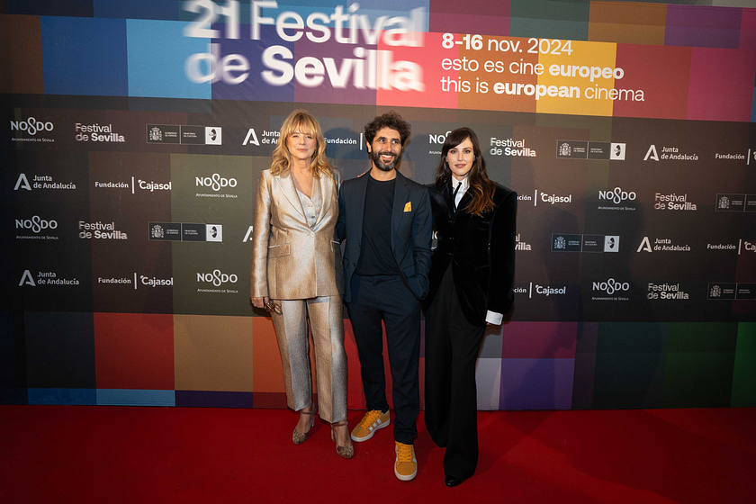 Emma Suárez, Aitor Echeverria y Natalia de Molina en Desmontando un Elefante (Festival de Sevilla. Noviembre 2024)