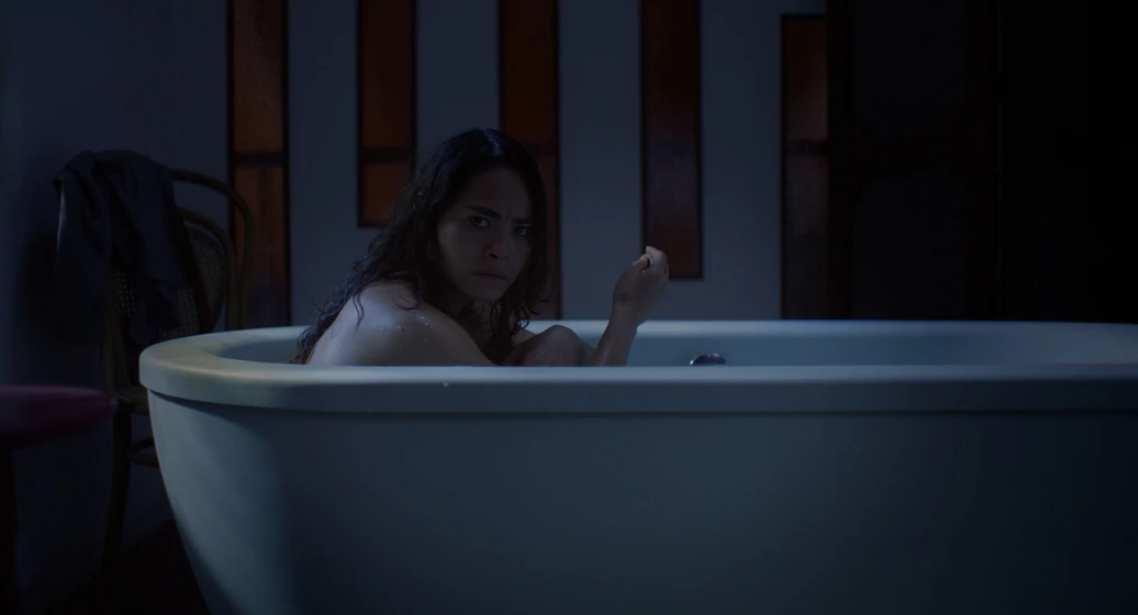 Imagen de la-mujer-que-sonaba-bajo-el-agua